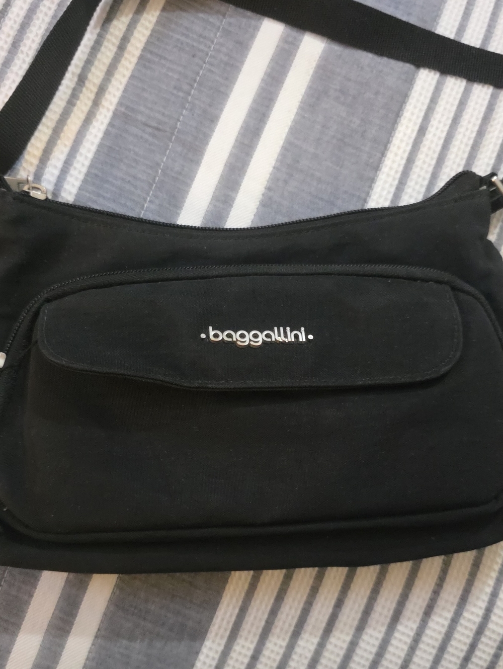 Baggallini Black Compact Crossbody Bag